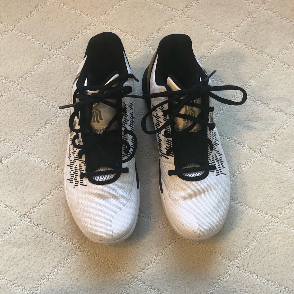NIKE boys/men’s basketball shoes.  Never worn.